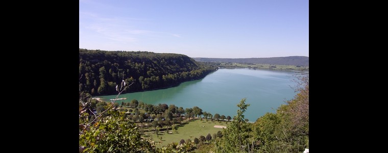 Le célèbre lac de Chalain, le plus grand du Jura, tout près de chez nous, à quelques mètres.
